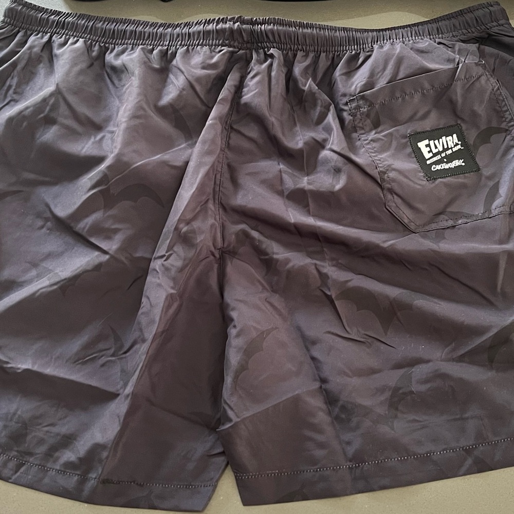 Elvira Mistress Of The Dark Mens Swim Shorts Trunks Black Bats Beach Small NWT - Picture 4 of 8